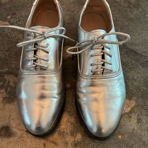 Women’s Silver Leather Oxford’s size 7